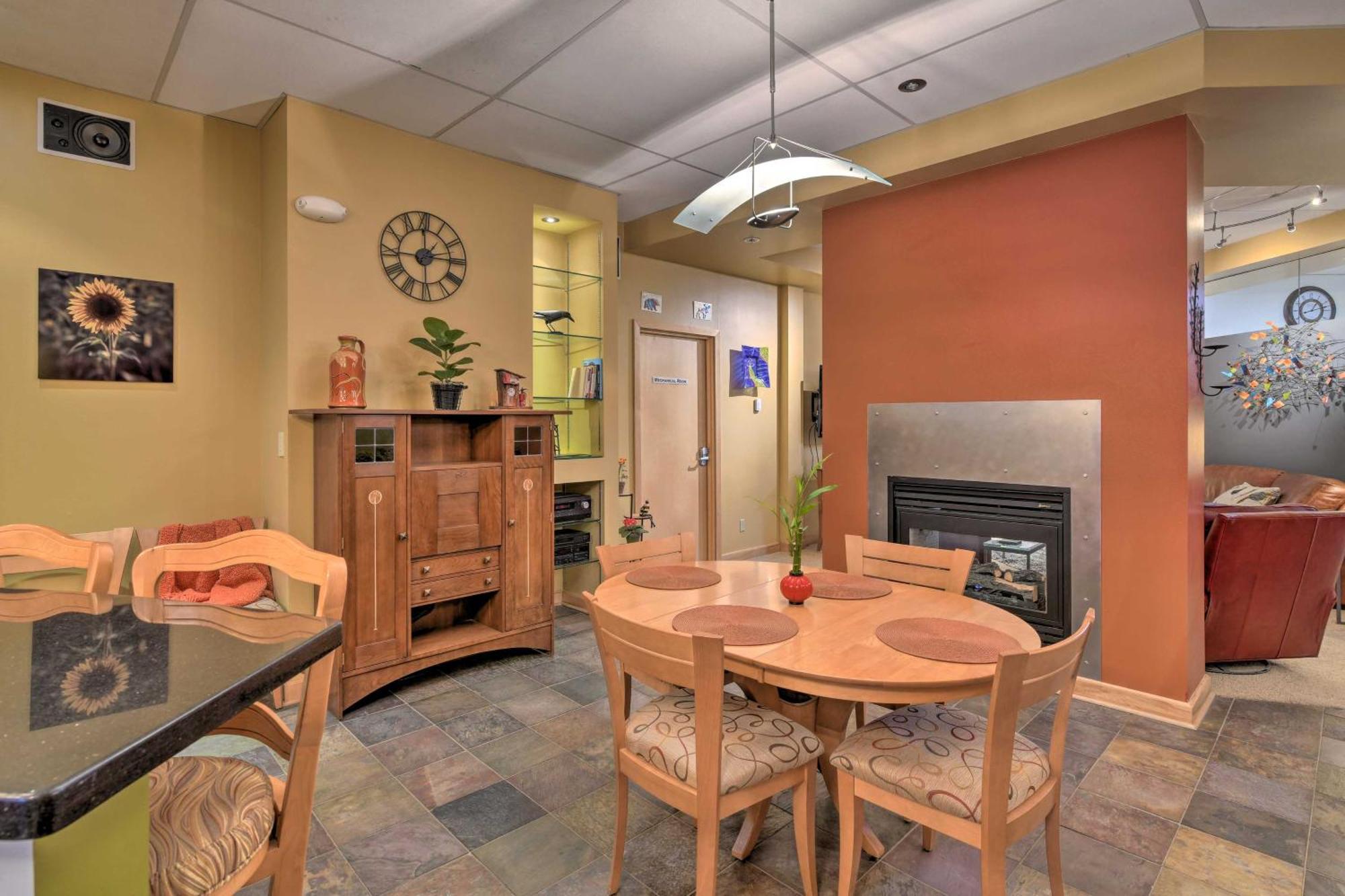Idyllic Dtwn Anchorage Condo With Fireplace! Exterior photo